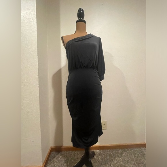 Great one sleeved black dress - Picture 2 of 8